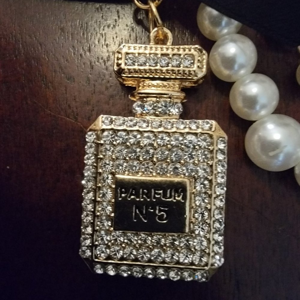 Unbranded Perfume Bottle Gold Tone Purse Charm/Key Chain - Picture 2 of 5